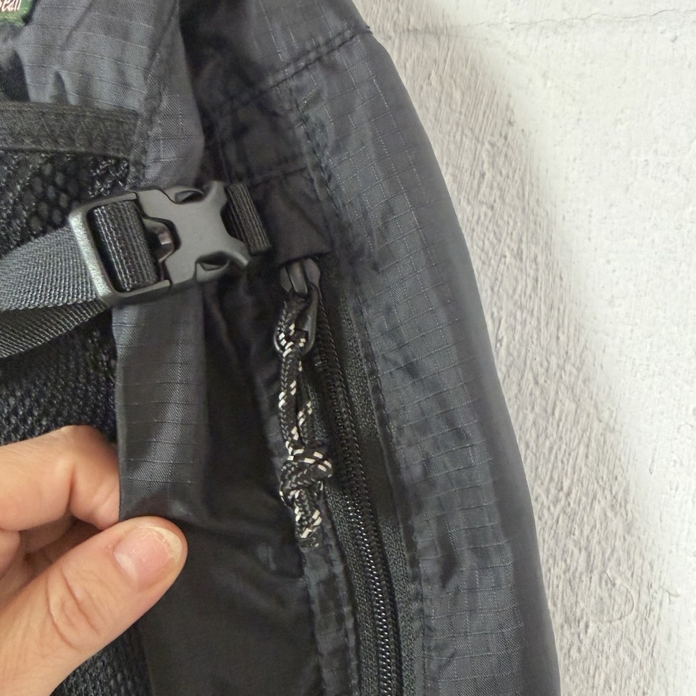 LL Bean Stowaway Sling Crossbody Bag Black Hiking Lightweight Travel Daypack - Picture 3 of 13